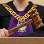 Seksualnie wykorzystywał pasierbicę i znęcał się nad nią. Były burmistrz skazany 