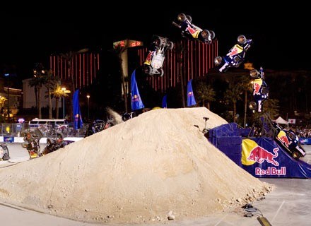 Sekwencja skoku. Fot.: Justin Kosman/Red Bull /materiały prasowe