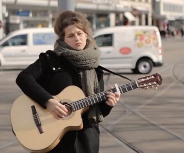 Selah Sue "Always Home": Emocjonalny występ na ulicy