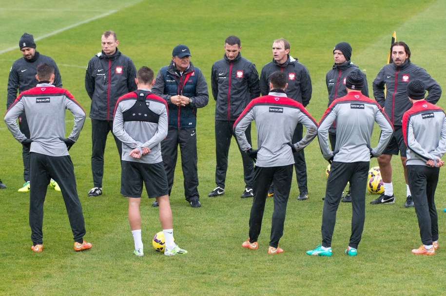 Selekcjoner Adam Nawałka i kadrowicze podczas treningu reprezentacji we Wrocławiu /Maciej Kulczyński /PAP