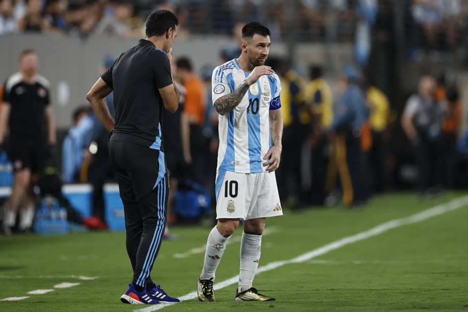 Selekcjoner Argentyny Lionel Scaloni i kapitan mistrzów świata Lionel Messi /PAP/EPA
