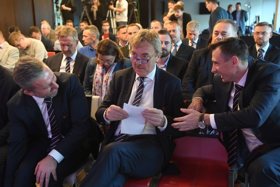 Selekcjoner piłkarskiej reprezentacji Polski Jerzy Brzęczek, prezes PZPN Zbigniew Boniek i sekretarz generalny PZPN Maciej Sawicki /Piotr Nowak /PAP/EPA