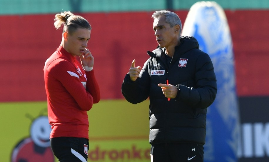 Selekcjoner reprezentacji Polski Paulo Sousa i Przemysław Płacheta podczas treningu kadry w Warszawie /Piotr Nowak /PAP