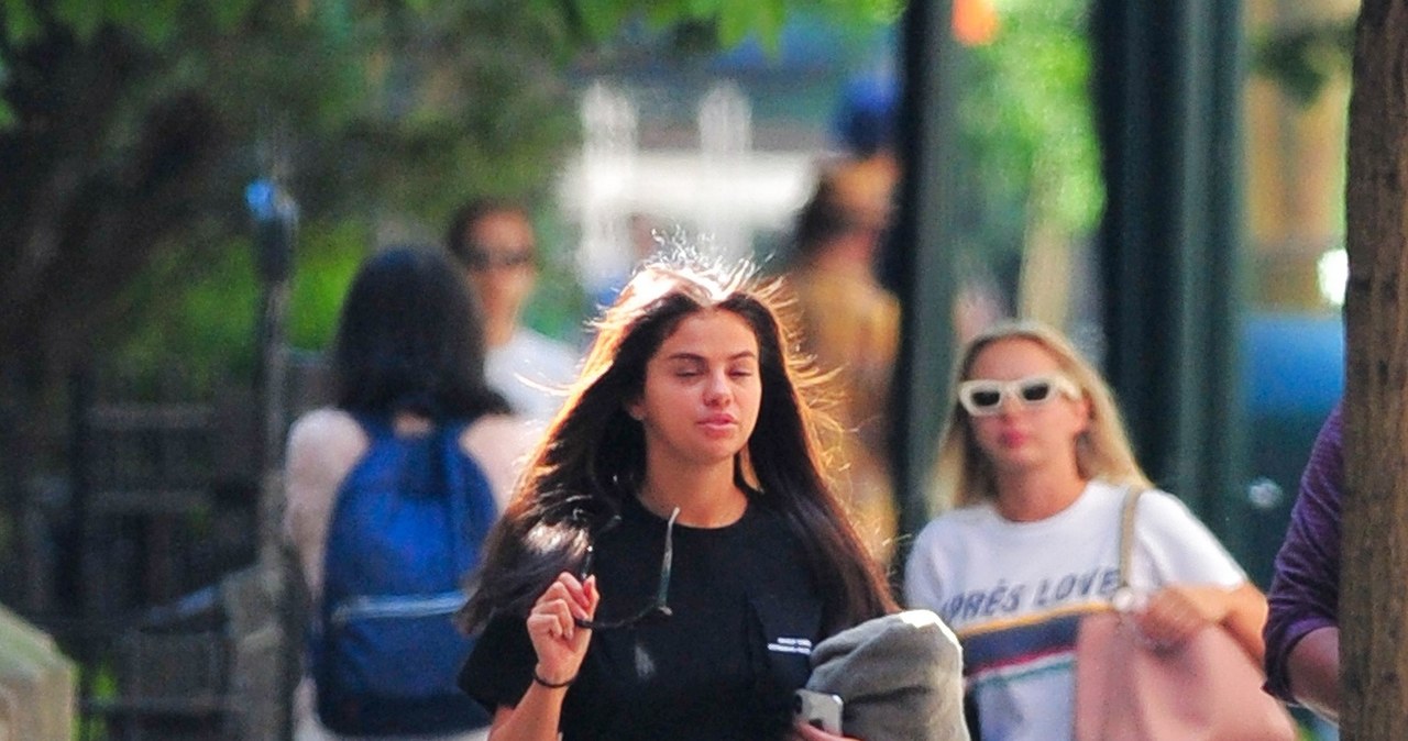 Selena Gomez bez makijażu /East News