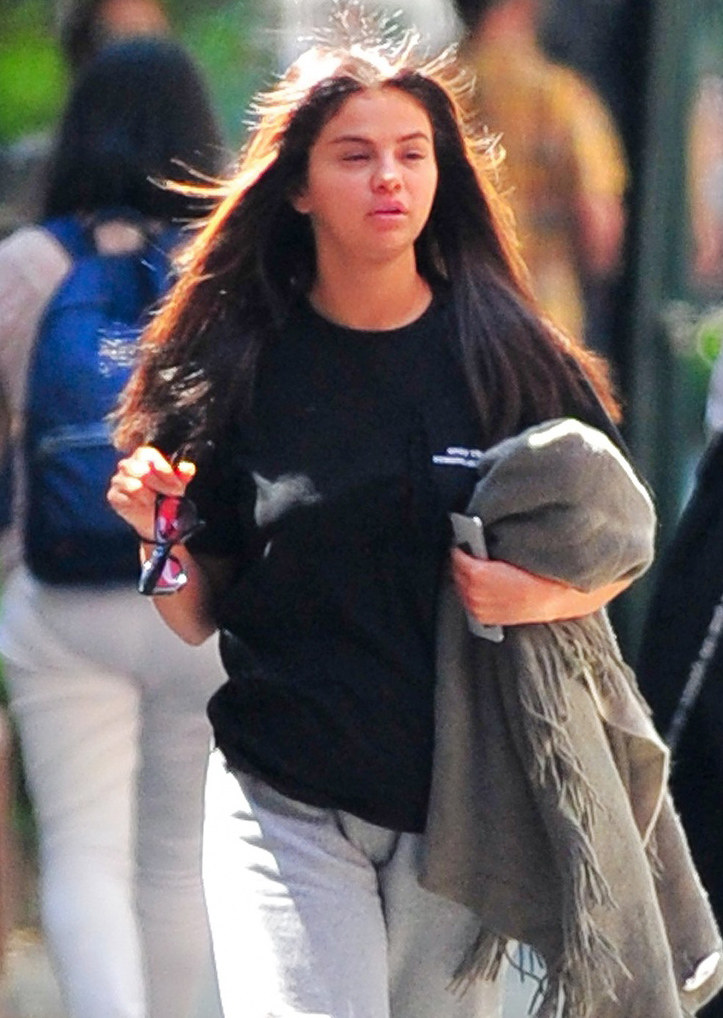 Selena Gomez bez makijażu /East News