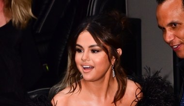 Selena Gomez świeciła biustem na imprezie!