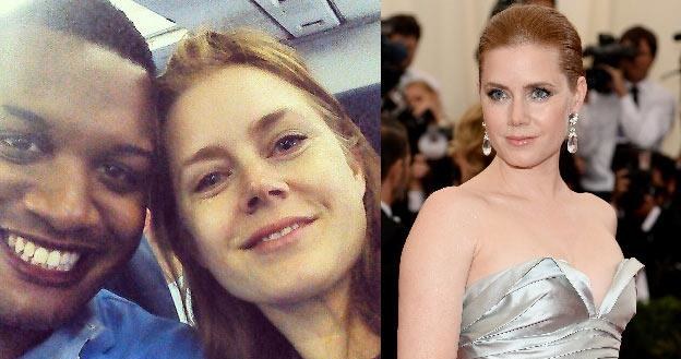 "Selfie" z żołnierzem? Amy Adams to prawdziwa patriotka!  - fot. Twitter / Dimitrios Kambouris /Getty Images