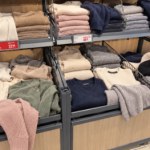 Selgros ma swetry ze 100% kaszmiru. Ceny od 399 zł, a do tego czapki i szale na zimę