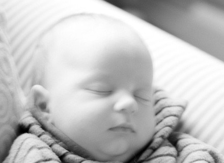 Sen niemowlęcia i małego dziecka różni się od snu osoby dorosłej. /ThetaXstock