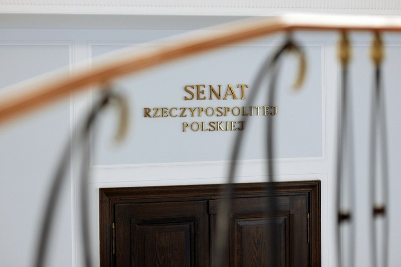 Senat dodał poprawkę do nowelizacji tegorocznego budżetu /Piotr Blawicki /East News