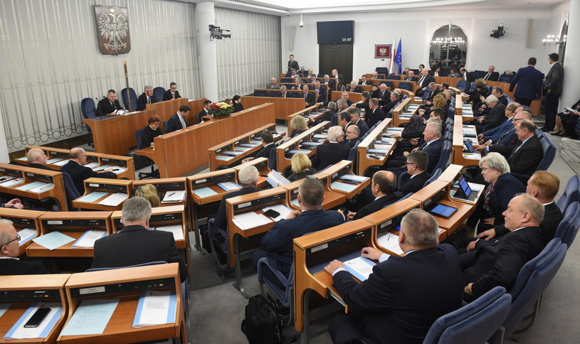 Senat przerwał dyskusję nad nowelizacją o KRS do środy /Radek Pietruszka /PAP