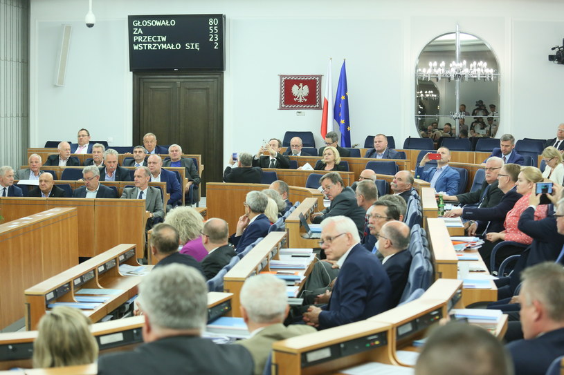 Senat przyjął bez poprawek ustawę o Sądzie Najwyższym /Leszek Szymański /PAP