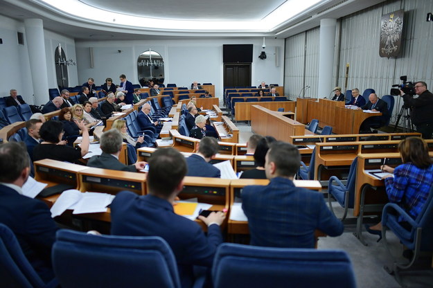 Senat rozpoczął posiedzenie po kilkugodzinnym opóźnieniu / 	Marcin Obara  /PAP