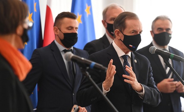 Senat w piątek zajmie się nowelą ustawy covidowej. Politycy PiS mówią o złośliwości  