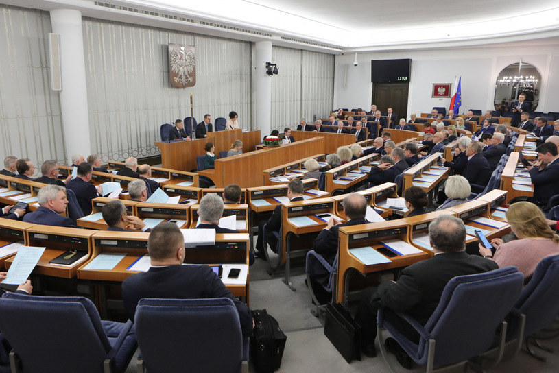 Senat wybiera członków RPP. Jutro przesłuchanie kandydatów /Tomasz Jastrzębowski /East News