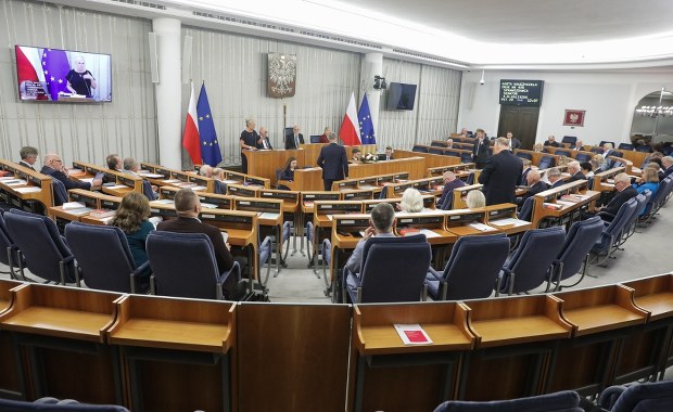 Senat zwołuje dodatkowe posiedzenie. Sprawa jest pilna