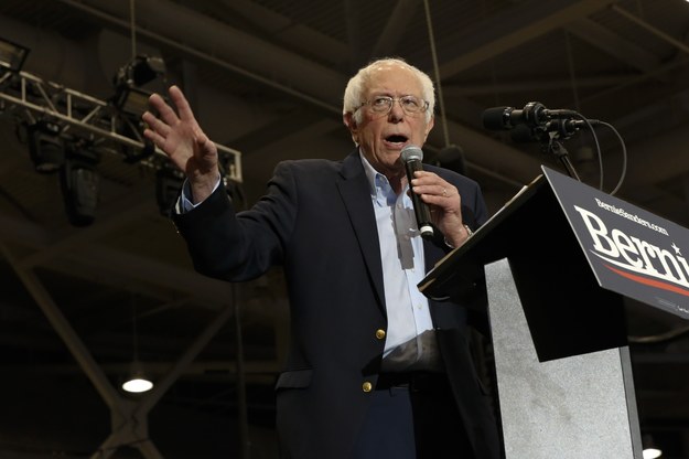 Senator Bernie Sanders jest według sondaży faworytem dzisiejszych prawyborów prezydenckich Partii Demokratycznej: w New Hampshire /KATHERINE TAYLOR  /PAP/EPA