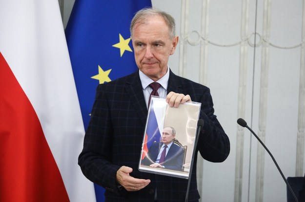 Senator KO Bogdan Klich na sali obrad Senatu w Warszawie /Tomasz Gzell /PAP