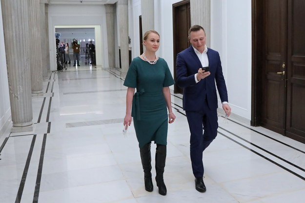 Senator KO Krzysztof Brejza (P) oraz jego żona, prawniczka Dorota Brejza (L) /Wojciech Olkuśnik /PAP