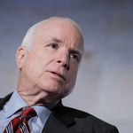 Senator McCain leci do Kijowa w związku z demonstracjami