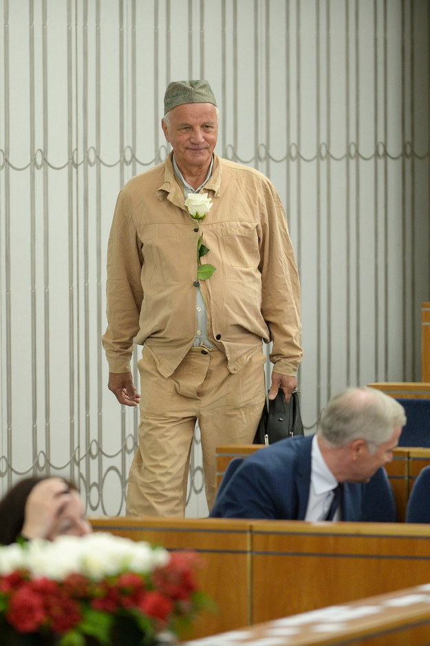 Senator PO Jan Rulewski w więziennym drelichu podczas posiedzenia Senatu, /Marcin Obara /PAP