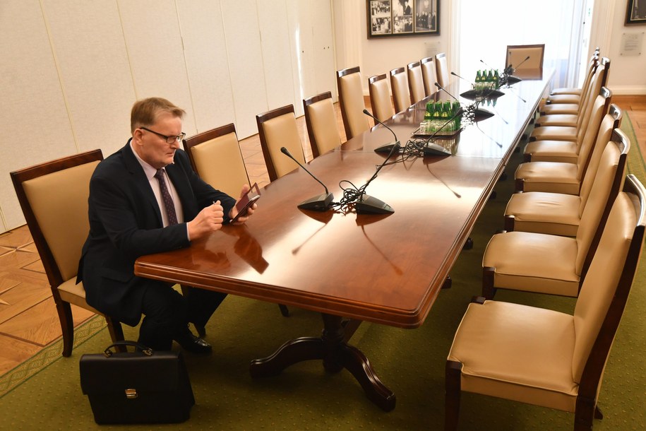 Senator Waldemar Bonkowski podczas posiedzenia senackiej Komisji Regulaminowej, Etyki i Spraw Senatorskich - 31 stycznia 2018 r. / 	Bartłomiej Zborowski    /PAP