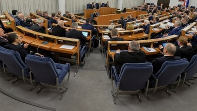 Senatorowie do 3:00 w nocy dyskutowali o ustawach łączących funkcje MS i PG. Dziś ciąg dalszy 
