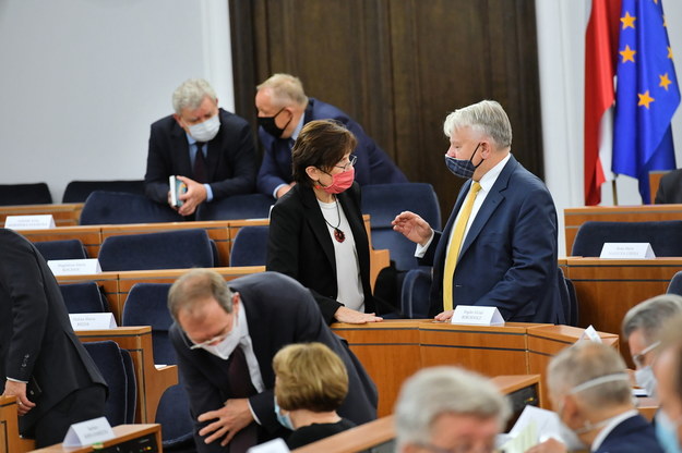 Senatorowie na sali obrad podczas posiedzenia Senatu /Piotr Nowak /PAP