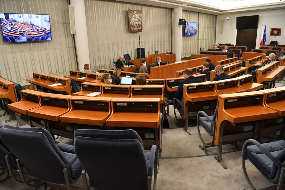 "W wyroku TK chodzi o władzę PiS nad sądami". Ostre słowa senackiej większości