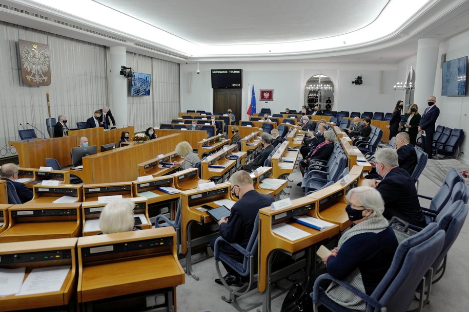 Senatorowie na sali obrad, zdjęcie z 18.02.2021 /Mateusz Marek /PAP