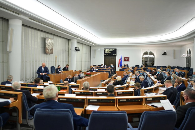 Senatorowie na sali obrad / 	Marcin Obara  /PAP