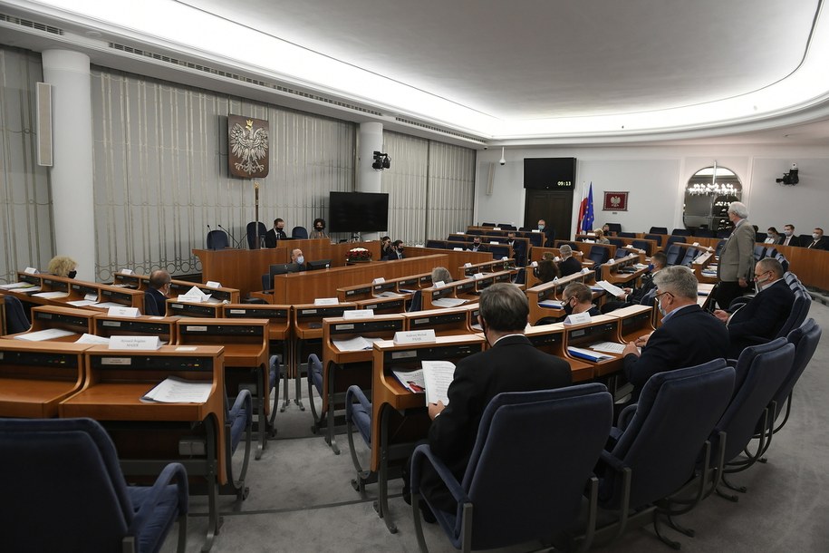 Senatorowie na sali obrad, / 	Marcin Obara  /PAP