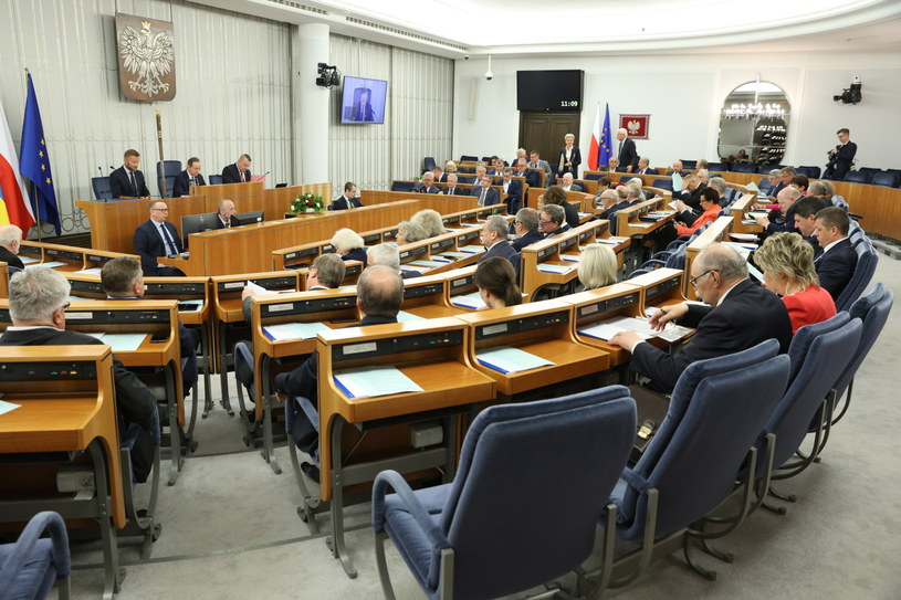 Senatorowie podczas obrad plenarnych złożyli poprawki do ustawy o świadczeniu dla sołtysów / 	Rafał Guz    /PAP