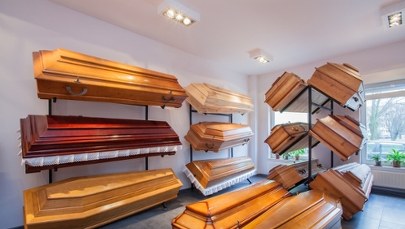 Senatorowie za podwyżką zasiłku pogrzebowego. Co zrobi prezydent?