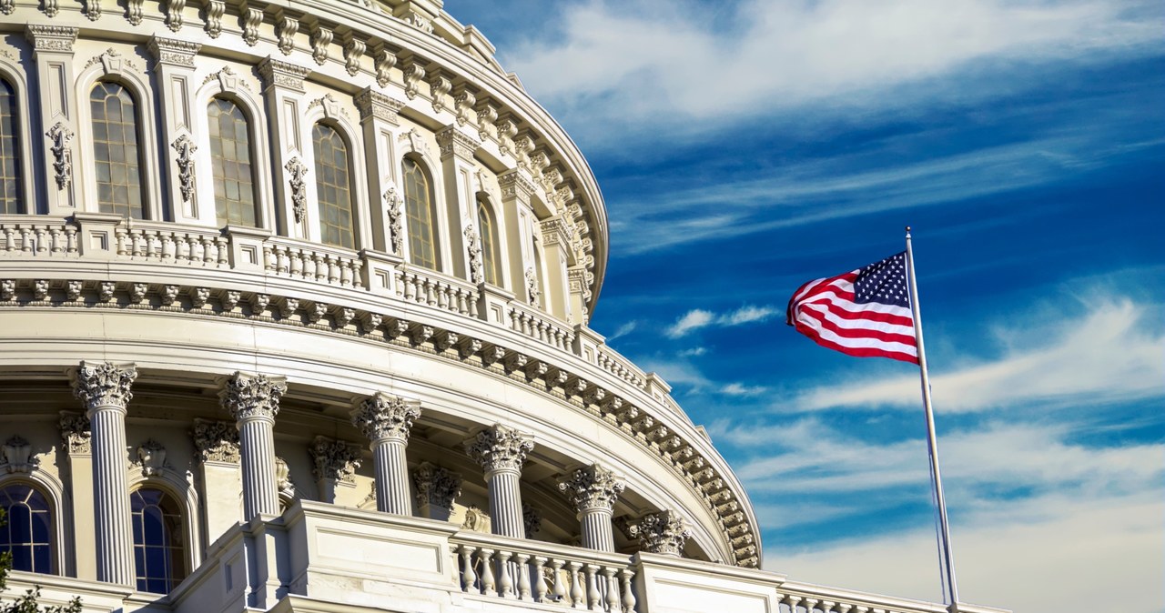 Senatorzy porozumieli się ws. tymczasowego podniesienia limitu zadłużenia USA /123RF/PICSEL