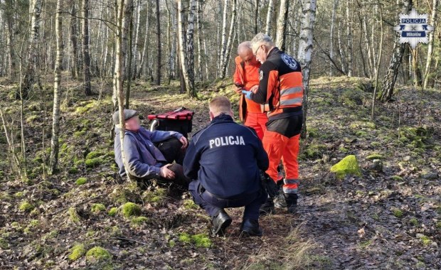 Senior spędził noc w lesie. Uratowany dzięki niezwykłemu zbiegowi okoliczności