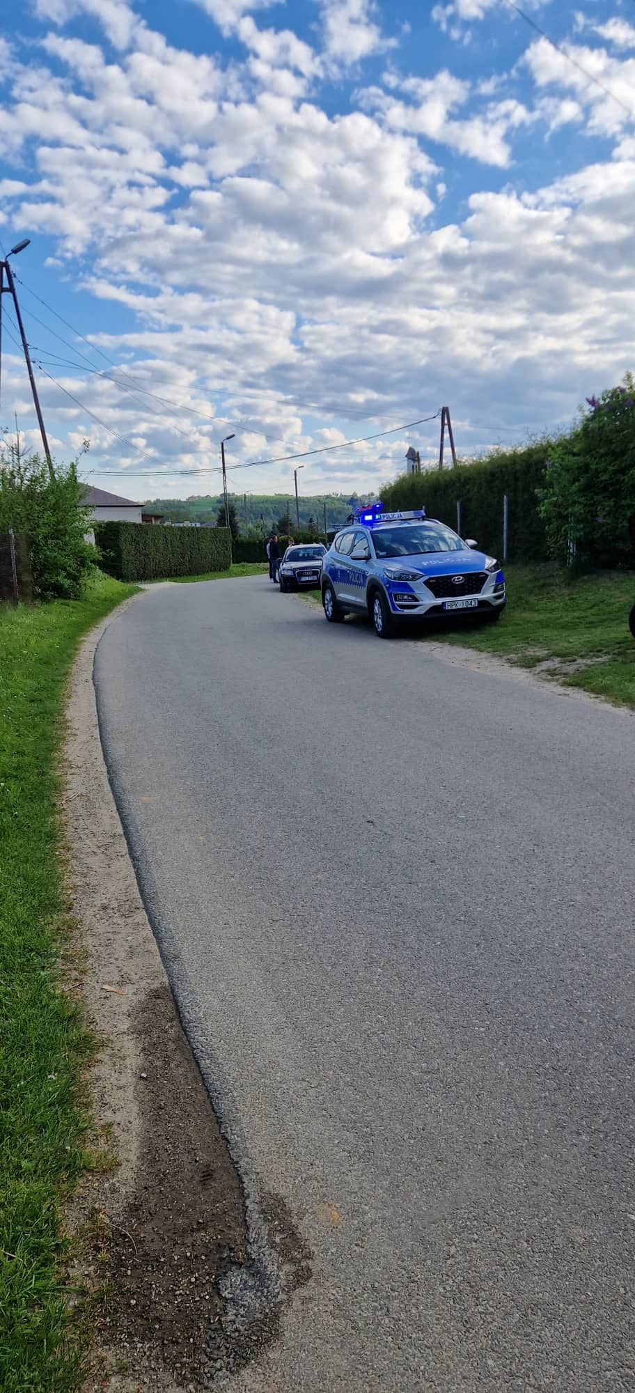 Senior wjechał ciągnikiem w stodołę, traktorzystę przygniotła drewniana ściana /OSP KSRG Skołyszyn /