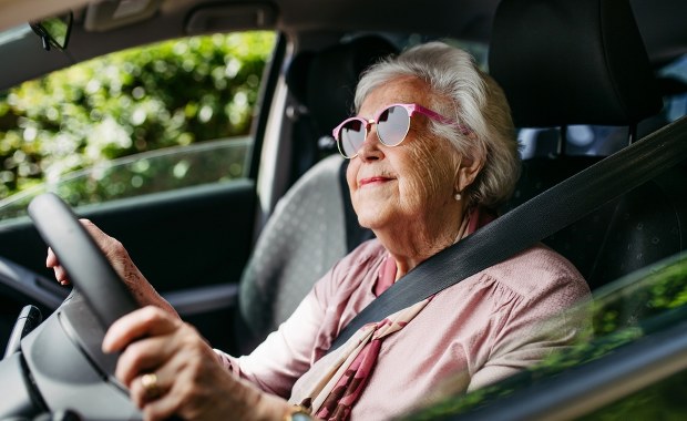 ​Senior za kierownicą - odpowiedzialność czy ryzyko?