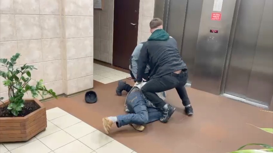 Senior zaciekle walczył o łup /Policja Warszawa Śródmieście /Policja