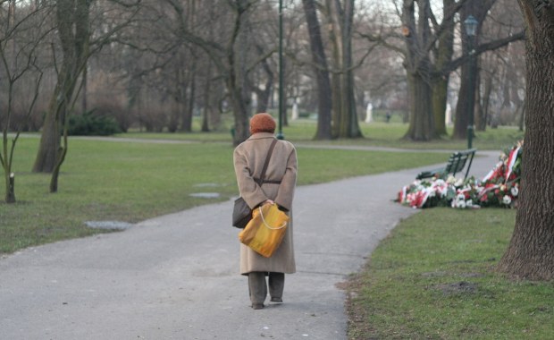 Seniorka nie przekazała oszustom pieniędzy, bo przypadkowo rozłączyła połączenie