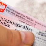 Polska Seniorze, sprawdź swój dowód osobisty. Dziś już takich nie wydają
