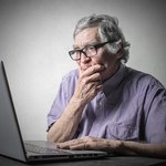 Seniorzy coraz częściej korzystają z internetu, ale nie dbają o bezpieczeństwo