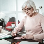 Seniorzy dorabiają do emerytury. Aż w pewnym momencie pojawia się problem