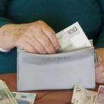Seniorzy dostaną dodatkowe pieniądze z ZUS. Powodem jest podeszły wiek
