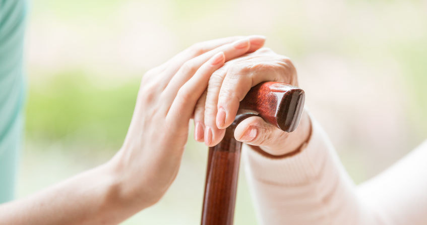 Seniorzy i ich rodziny wkrótce będą mogli liczyć na dodatkowe wsparcie w postaci bonu. Warunkiem jest aktywność zawodowa dziecka seniora. /123RF/PICSEL