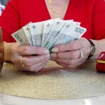 Seniorzy mają szansę na dodatkowe pieniądze. To ponad 3600 zł na rękę