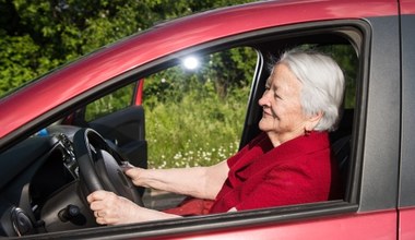 Seniorzy mogą niedługo stracić prawo jazdy. Kiedy powinni przestać jeździć?