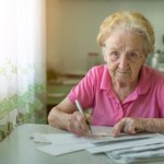 Seniorzy nie znają tego świadczenia. Wystarczy 1 dokument, by wiele zyskać 