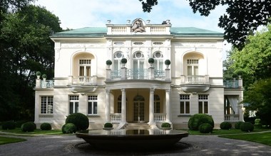 Seniorzy odkryli piękno tego miejsca jesienią. Zaledwie kilkanaście kilometrów od Warszawy