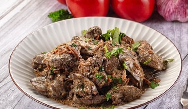 Seniorzy powinni jeść przynajmniej raz w tygodniu. Chroni przed anemią, dba o wzrok i przyspiesza regenerację